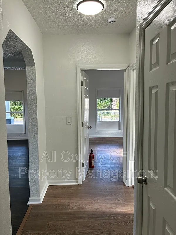2 bed, 1.0 bath, 864 sqft, $1,200 — Photo 1