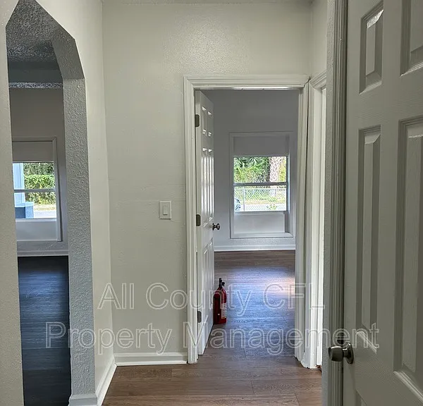 812 Marion St — Photo 8