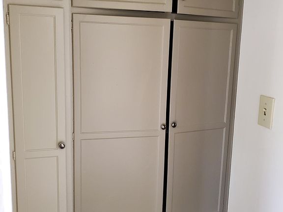 5th image of 1722 N Gramercy Pl