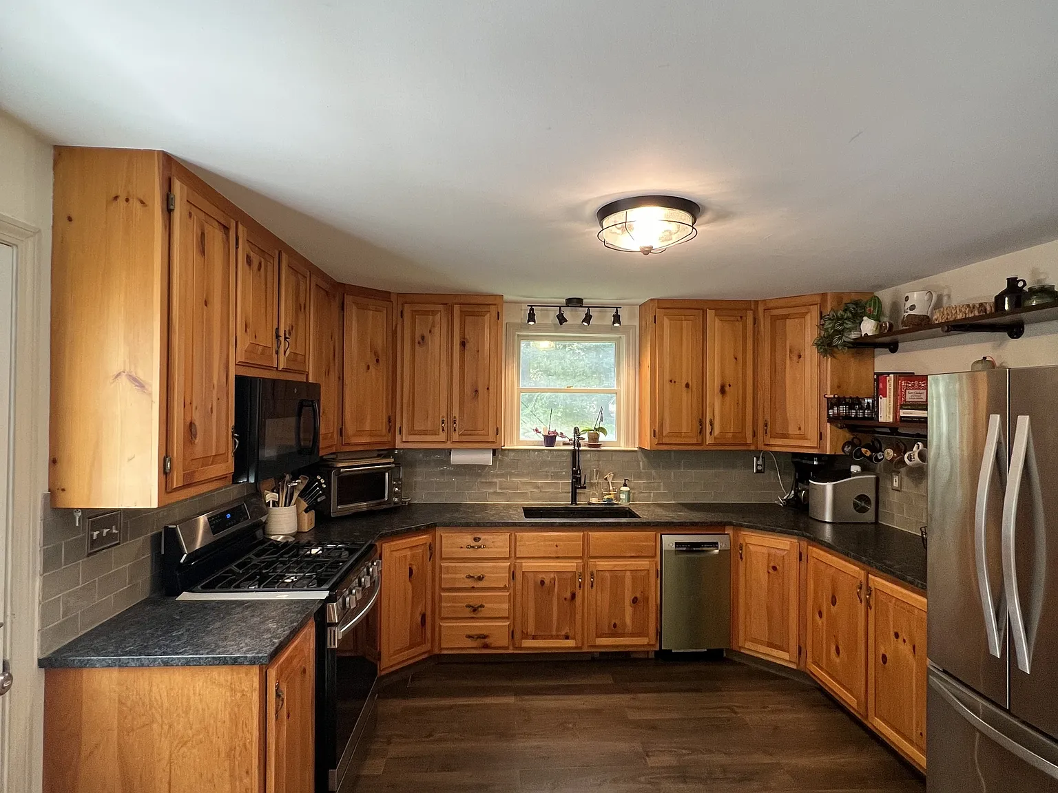 7 Normand Court - 7 — Photo 4