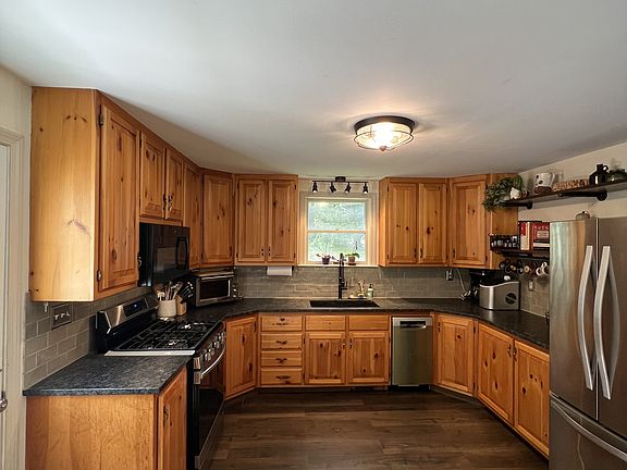 4th image of 7 Normand Ct