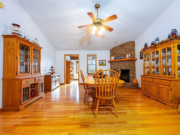 20th image of 124 Graystone Dr