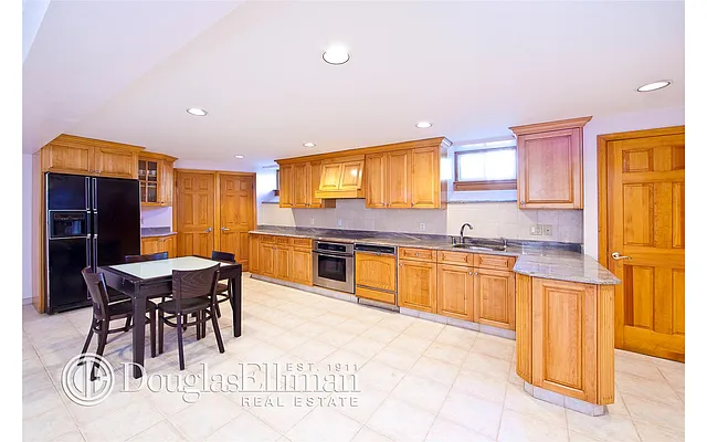 Rented by Douglas Elliman | media 23