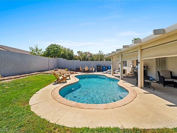 3rd image of 823 Hunters Ridge Way