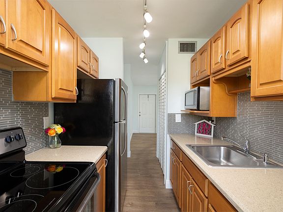 5th image of 1055 SE 15th Street #14C