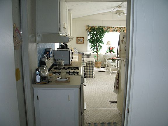 5th image of 251 Janie Ave