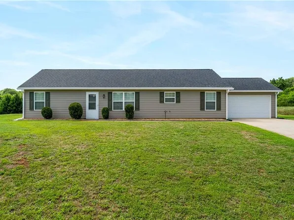 260 Grandview Dr, Jefferson, GA 30549