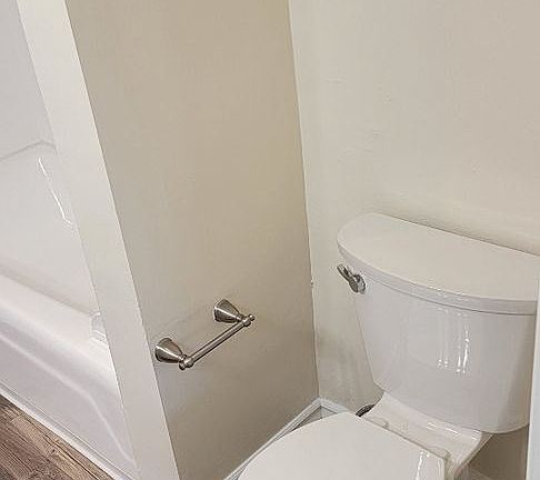 5th image of 3160 Lincoln Ave #4
