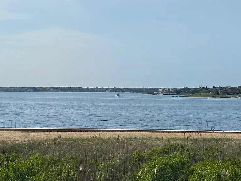 Dune Rd — Photo 9