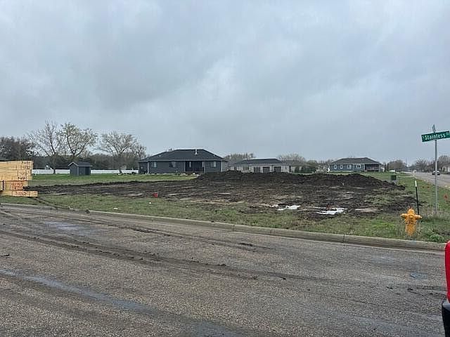 2nd image of 1104 S Stainless St