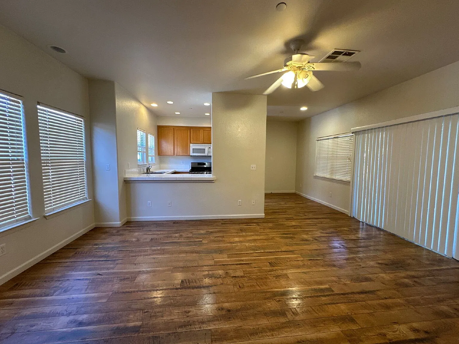 2 bed, 1.5 bath, 1027 sqft, $2,350 — Photo 3