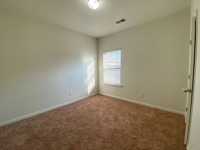 178 Stephanie — Photo 13