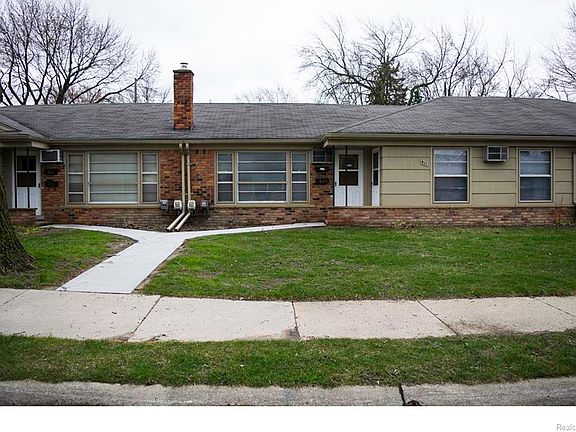 2nd image of 409 La Plaza Ct