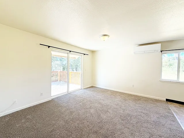 2860 Hemlock St #B — Photo 7