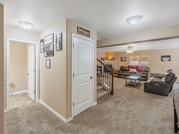 3rd image of 7520 Dellwood Ln
