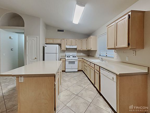 5th image of 18612 N 2nd Ave