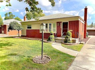 26300 Cubberness St, Saint Clair Shores, MI 48081