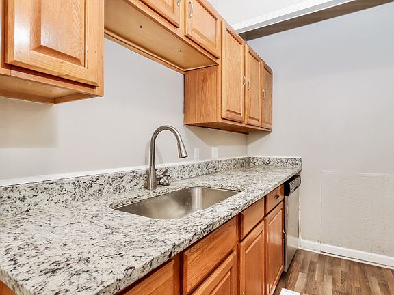4th image of 802 Milton St