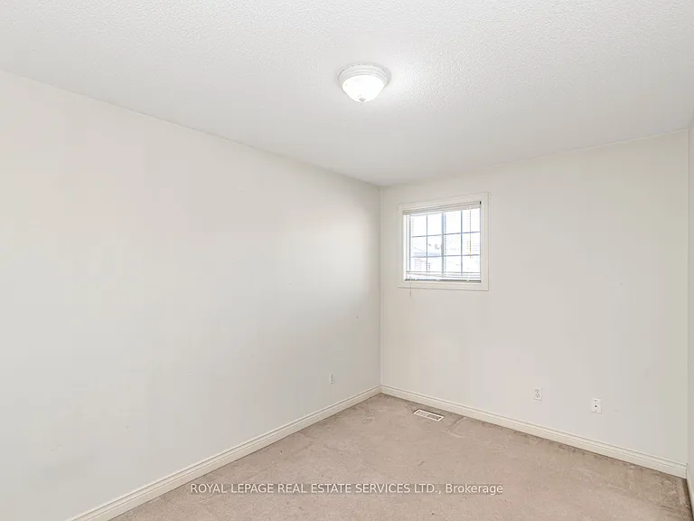206 Bay St N — Photo 20