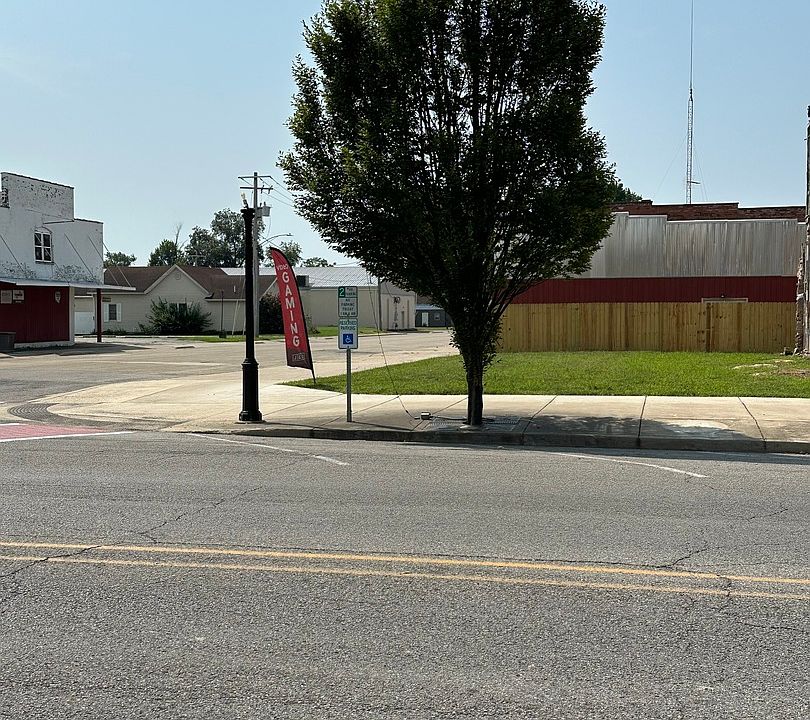 1st image of 115 E Main St