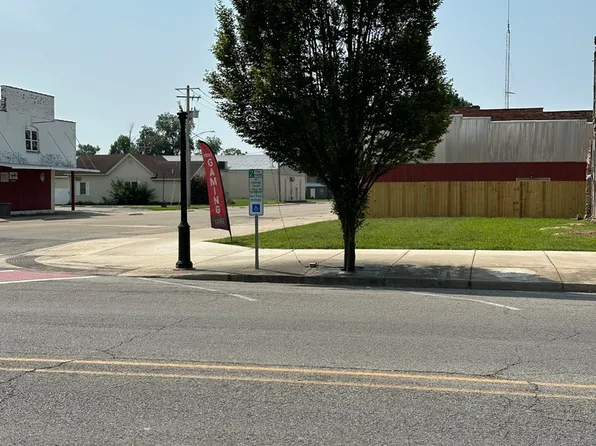 115 E Main St, Du Quoin, IL 62832