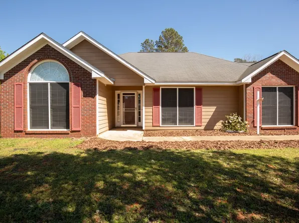 11 Running Bear Dr, Smiths Station, AL 36877