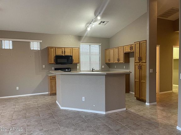4th image of 9305 E Lompoc Ave