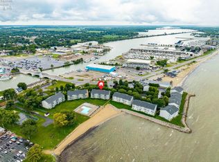 216 W Lakeshore Dr APT E, Port Clinton, OH 43452