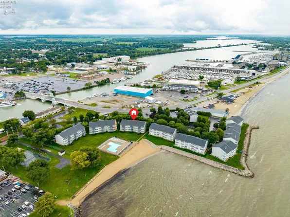 216 W Lakeshore Dr APT E, Port Clinton, OH 43452
