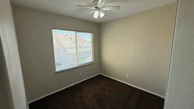 676 W Lisbon Ln — Photo 15