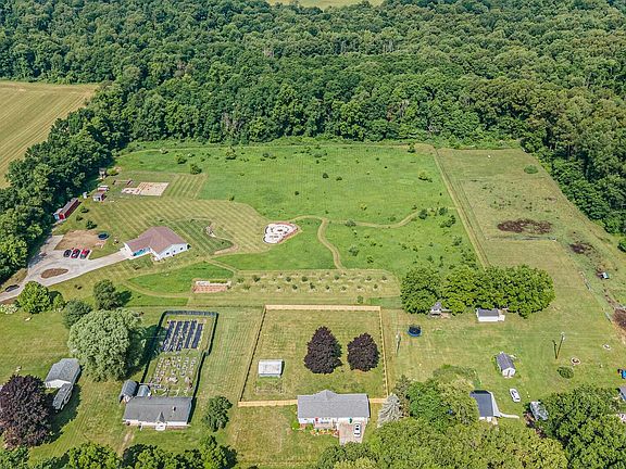 3rd image of 23521 Struwin Rd