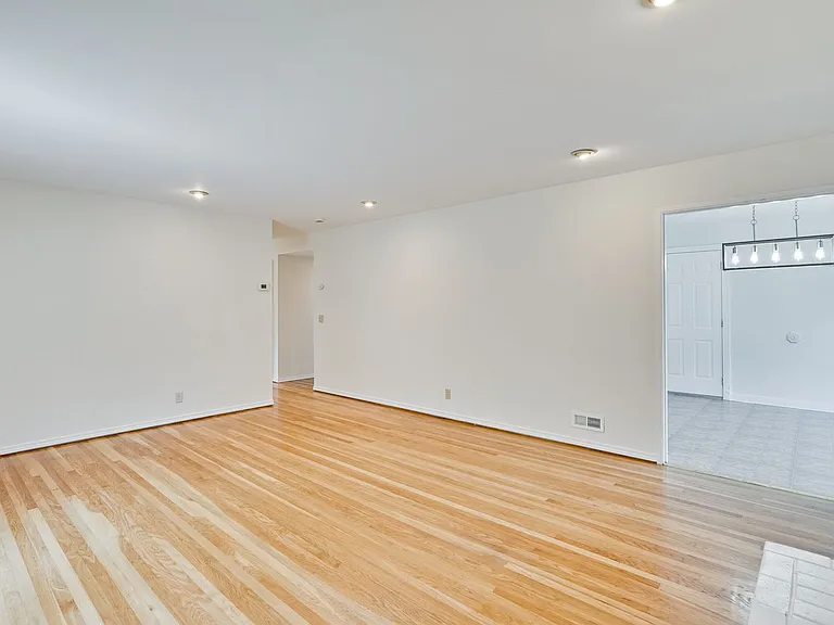 1572 Tobias Dr — Photo 5