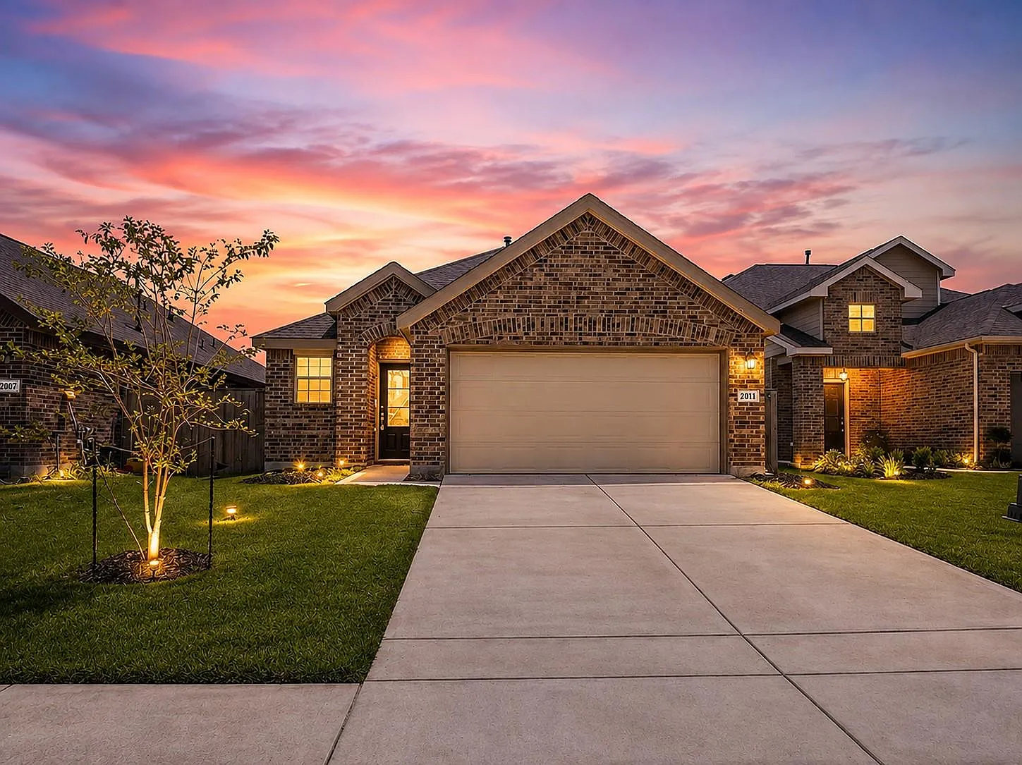 3 bed, 2.0 bath, 1628 sqft, $2,000 — Photo 1
