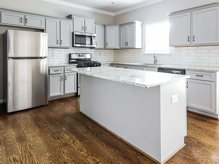 2078 Springfield Dr — Photo 5
