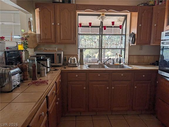 5th image of 1281 Meadow Ln
