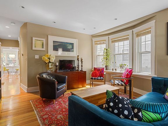 3rd image of 391 Concord Ave #1