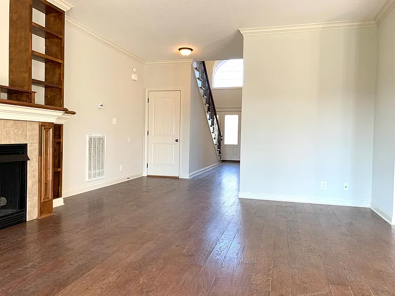 1533 Edgewater Ln — Photo 12