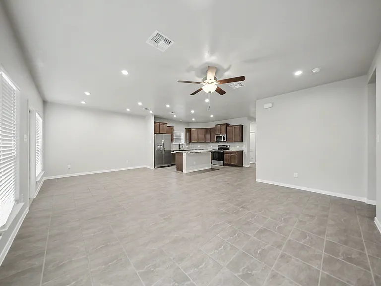 1475 Shadow Hill Ln — Photo 9
