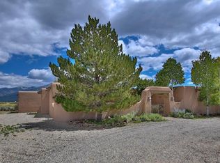 23 N Mesa Rd, Ranchos De Taos, NM 87529