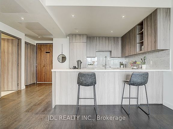 5th image of 95 McMahon Dr #3102