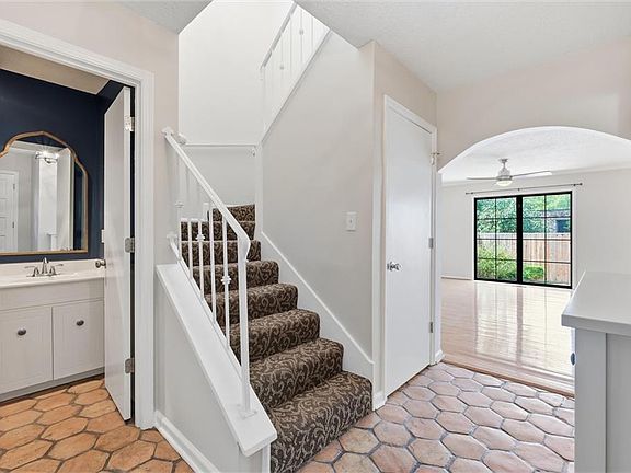 5th image of 10220 Foster St