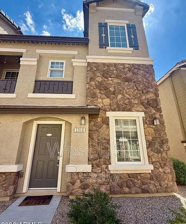 1318 S Sabino Dr