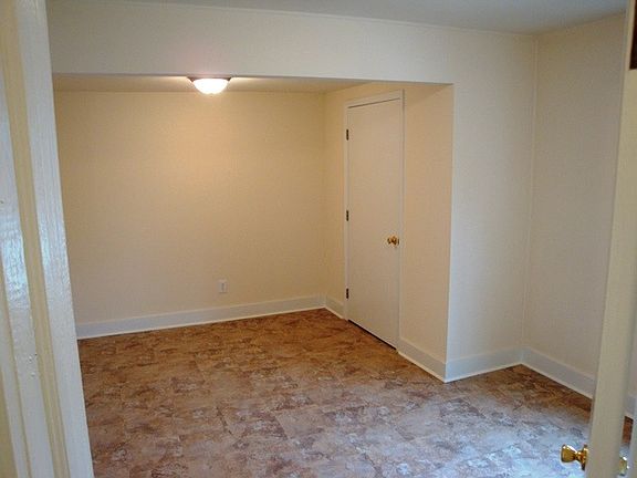 4th image of 212 Maynard Ln