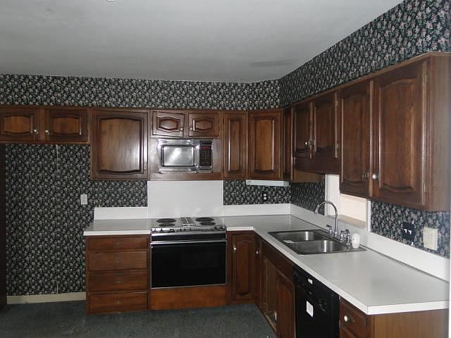 2nd image of 3305 Woodvalley Dr