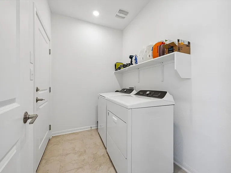 685 Papaya Dr — Photo 9