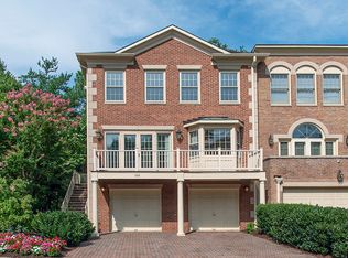 101 Gresham Pl #1, Falls Church, VA 22046