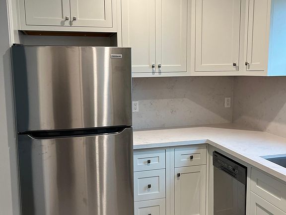 3rd image of 8680 Cashio St