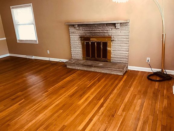 3rd image of 2705 Southview Dr