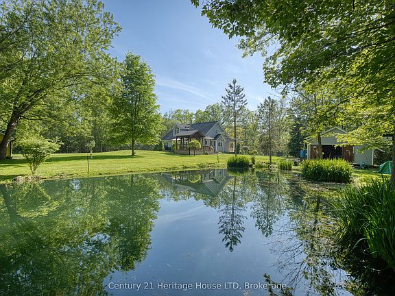 3rd image of 2468 Sunset Dr