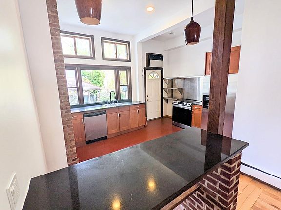 5th image of 119 Monroe Ave #1